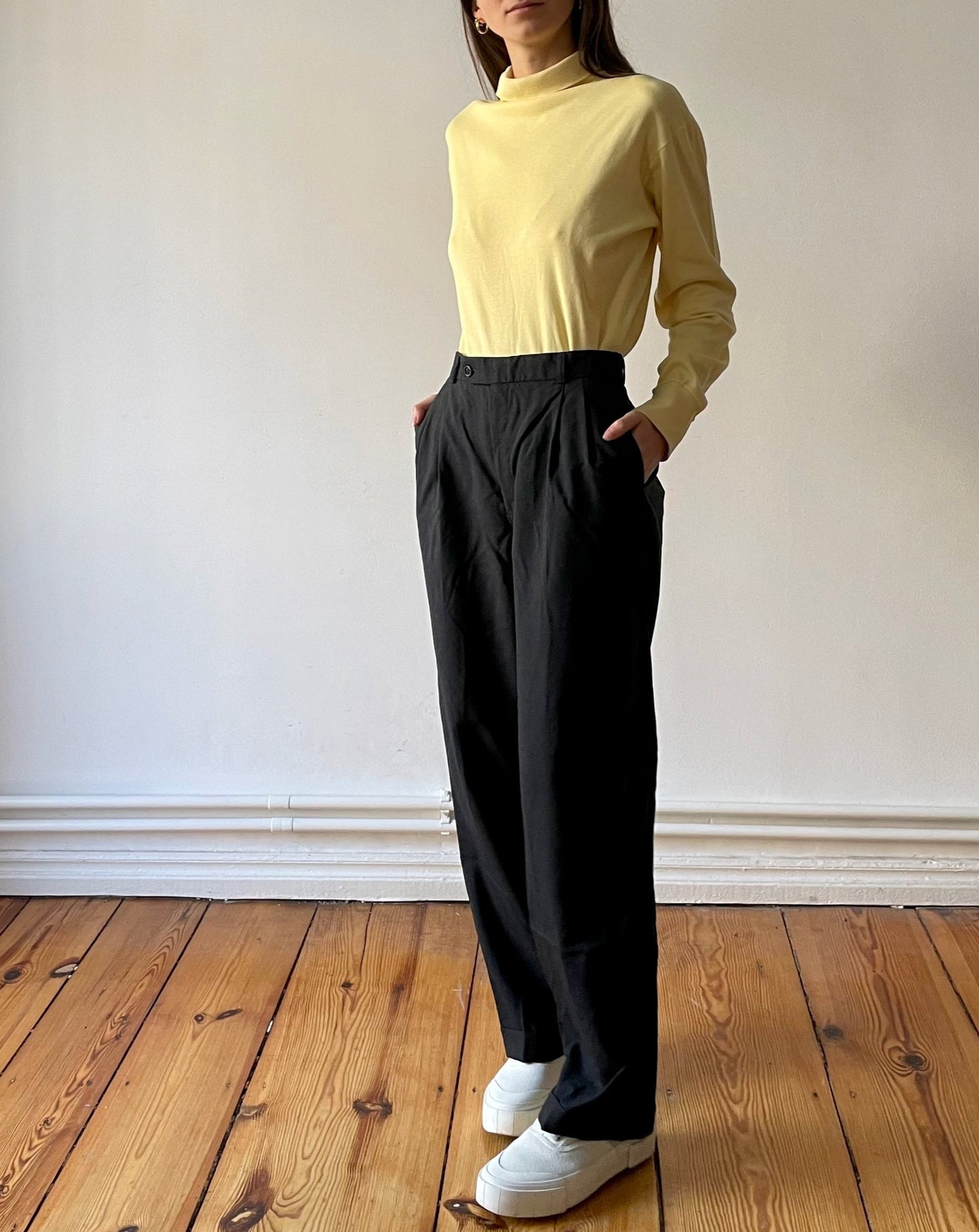 Essential Preloved Yellow Long Sleeved Roll Neck Top Size 10-12